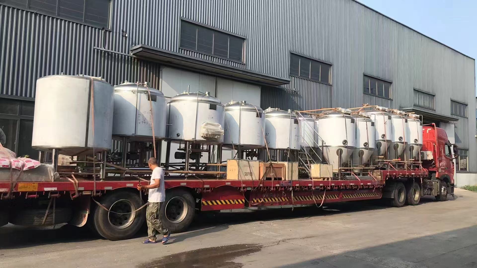 市中精酿啤酒设备厂—精酿啤酒设备